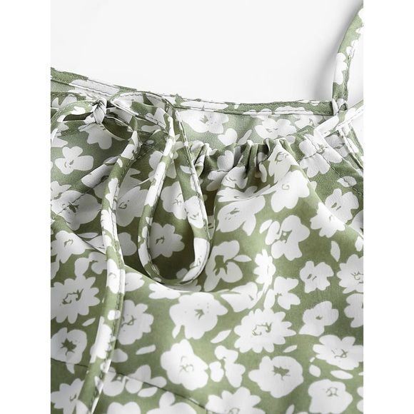 3/$20 ZAFUL Ditsy Print Slit Mini Cami Dress - Light
Green L - Picture 3 of 8